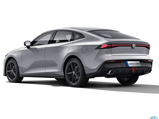 Левое рулевое управление Changan UNI-V 2024 1.5T бензиновый седан транспортное средство на топливе