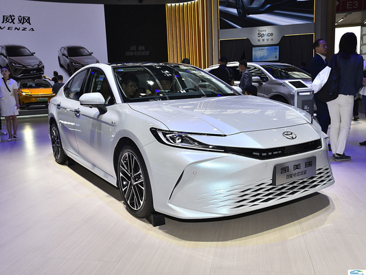 Алюминиевый сплав крышевая стойка и тканевые сиденья 2024 Toyota Camry Ride-On автомобиль для пассажиров