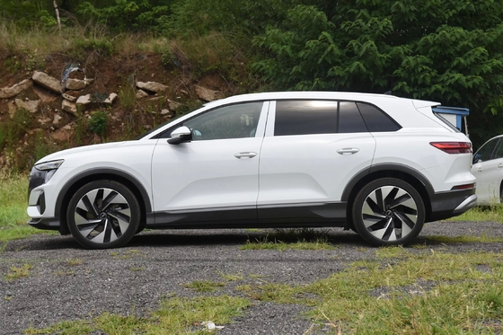 SUV City Ride-On Car Q5 E-Tron-50 E-Tron Quattro Shining Brocade Suit Электрическое транспортное средство