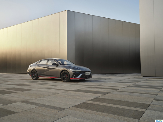 2023 Hyundai Elantra Седан 5-местный FWD Кожаные сиденья Лидирующий пассажирский автомобиль бензина